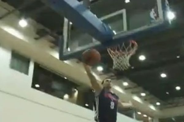 NBA Summer League: Πήγε να καρφώσει και το... έστειλε άουτ! (video)