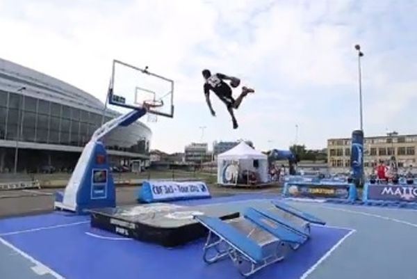 Οι… Λόρδοι της βαρύτητας καρφώνουν στο 3x3 (video)