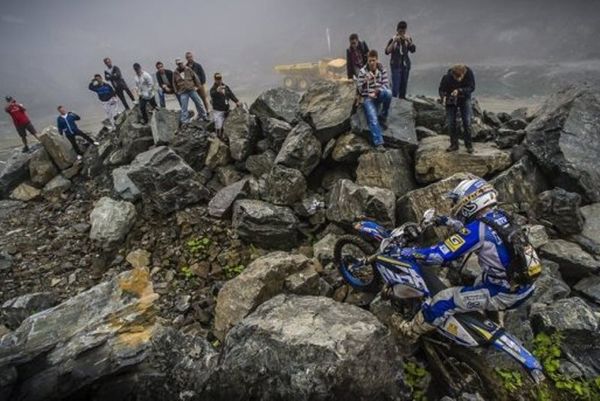 Μια κάμερα phantom, στο Red Bull Romaniacs (video)