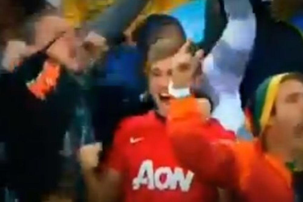 Μάντσεστερ Σίτι: Καζούρα από οπαδούς της Γιουνάιτεντ (video)