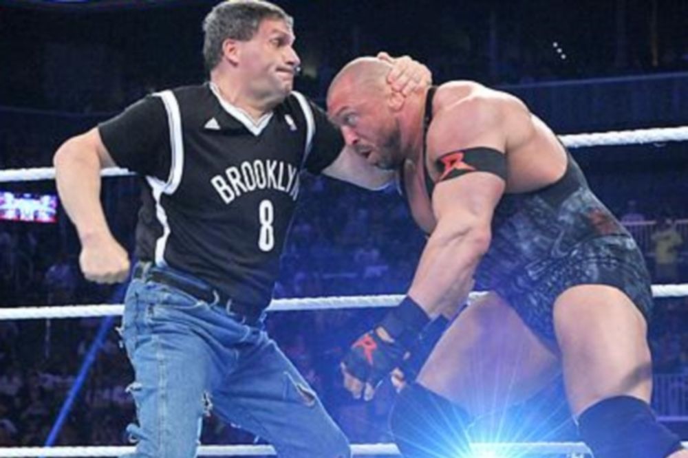 Superstars: Εμφάνιση Brooklyn Brawler (videos)