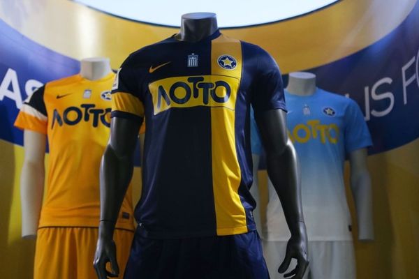 Αστέρας Τρίπολης: Πλήθος κόσμου για τη νέα φανέλα (photos+videos)