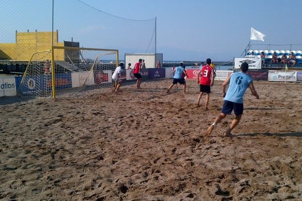 Beach Soccer: Συναρπαστική αρχή 
