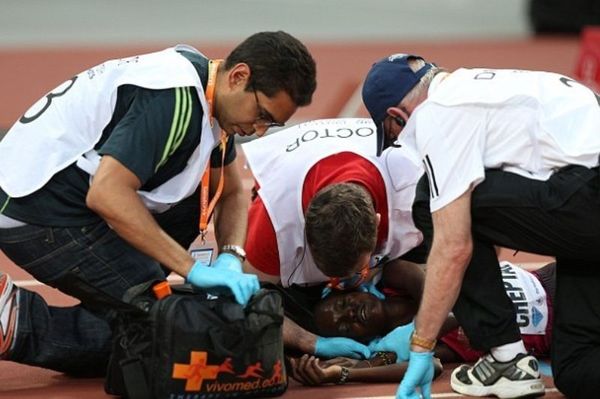 Κενυάτισσα δρομέας λιποθύμησε μόλις τερμάτισε (photos)