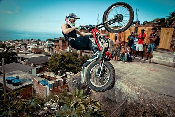 O trial rider Julien Dupont στη Μήλο! (video)