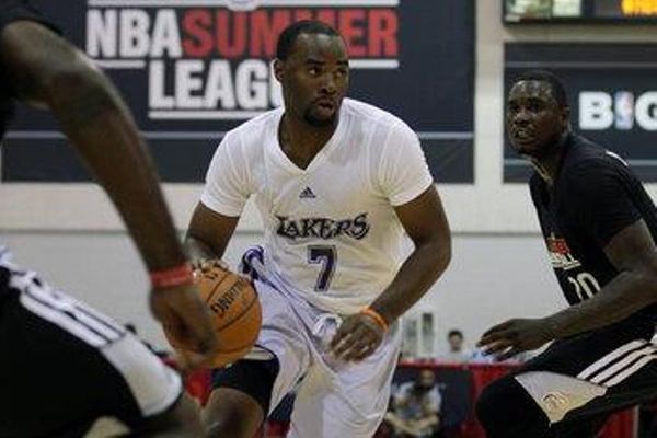 Λος Άντζελες Λέικερς: Με κοντομάνικα τη νέα σεζόν