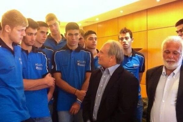 Εθνική Ελλάδας Παίδων: Βράβευση από Ανδριανό