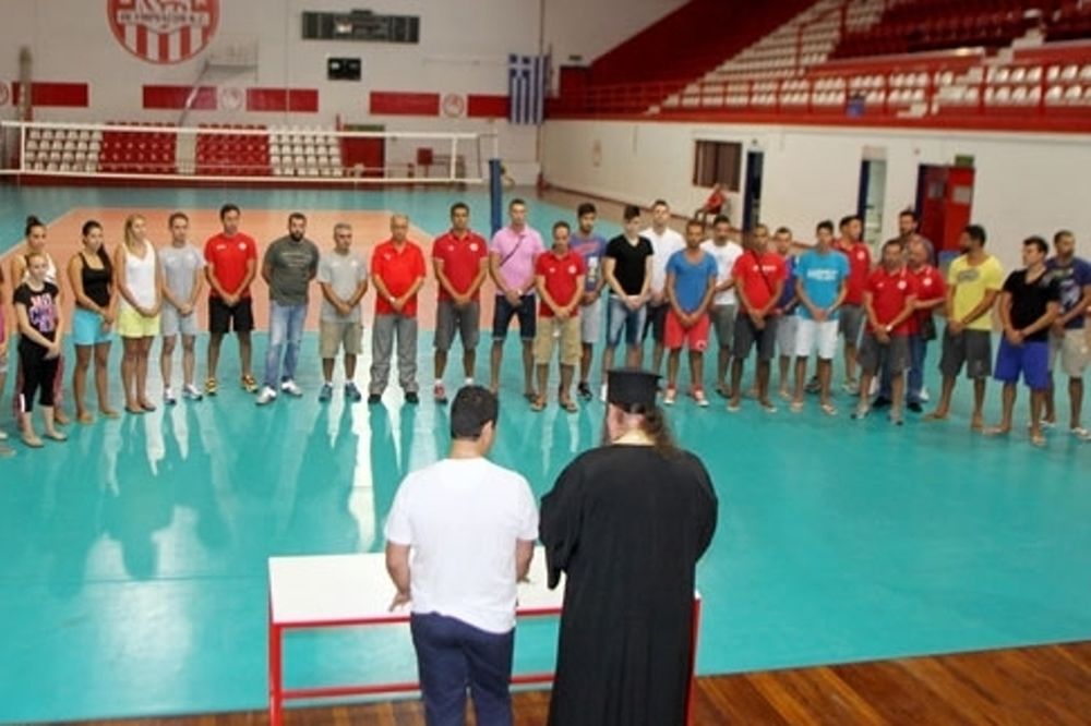 Ολυμπιακός: Ο αγιασμός των ομάδων βόλεϊ (photos)