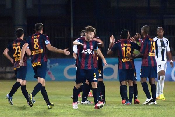 Έλαμψε η Βασίλισσα στο σπίτι της