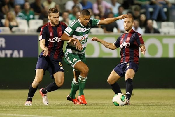 Γκέλα που... φωνάζει για ενίσχυση και οφσάιντ!