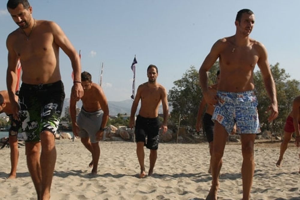 Ολυμπιακός: Προπόνηση στην παραλία! (photos)