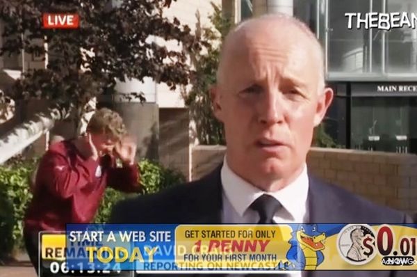 Κλασικό… τρολάρισμα πίσω από τις κάμερες (video)