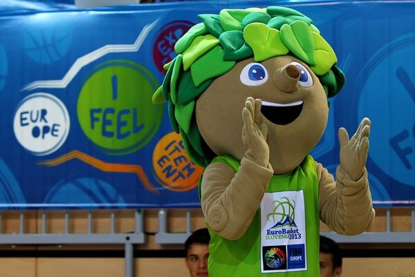 Ευρωμπάσκετ 2013: Ένα δέντρο αλλιώτικο από τα άλλα (photos)