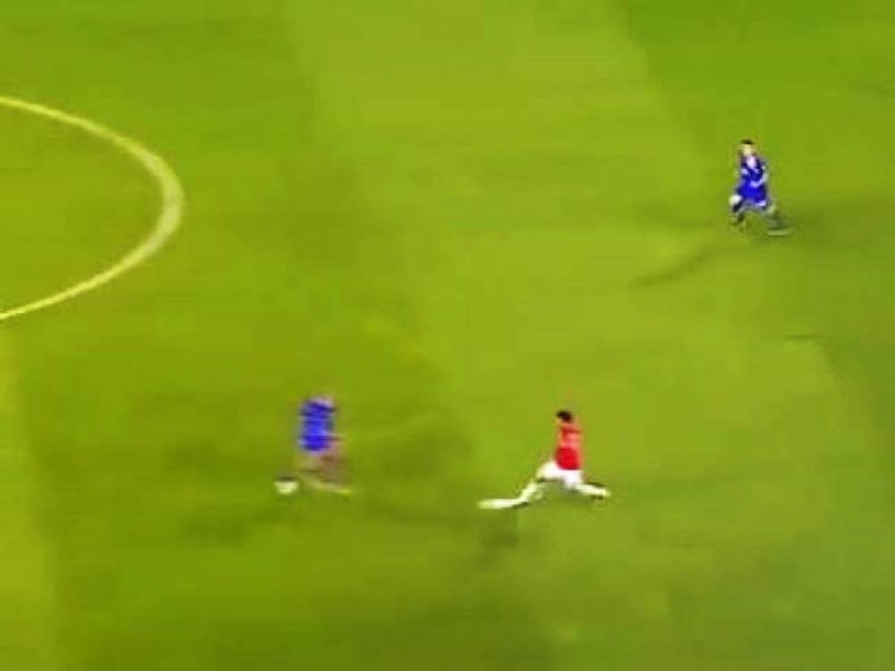 Βίντεο: Φονικό χτύπημα ποδοσφαιριστή - Παραλίγο να τον... αποκεφαλίσει