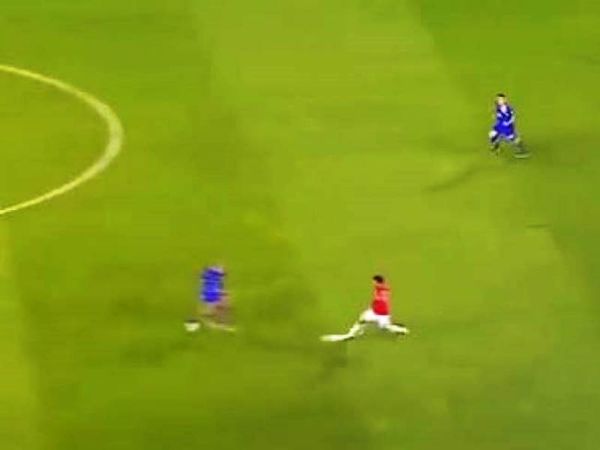 Βίντεο: Φονικό χτύπημα ποδοσφαιριστή - Παραλίγο να τον... αποκεφαλίσει