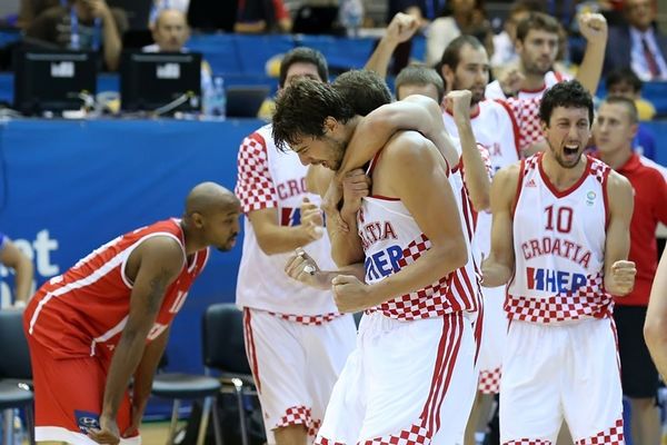 Κροατία: Της έκλεισε το… σπίτι! (videos)