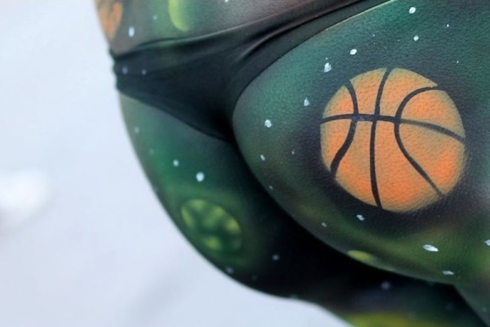 Ευρωμπάσκετ 2013: Γυμνή και η Γκάμπριελ (photos)