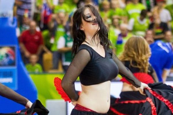 Ευρωμπάσκετ 2013: Επέστρεψαν και οι τσιρλίντερ (photos)