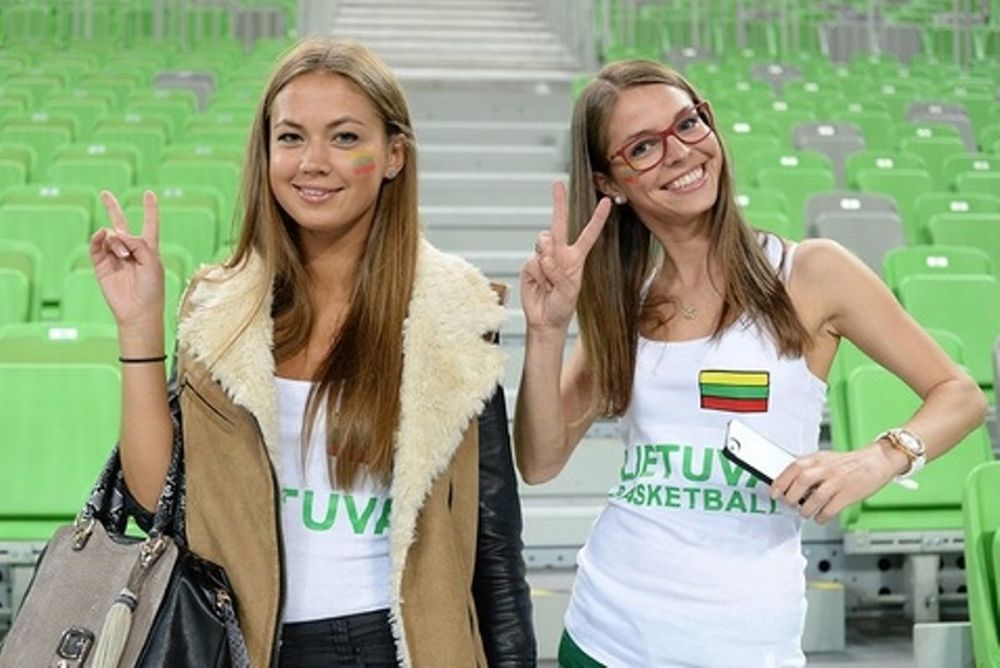 Ευρωμπάσκετ 2013: Οι ωραίες της κερκίδας (photos)