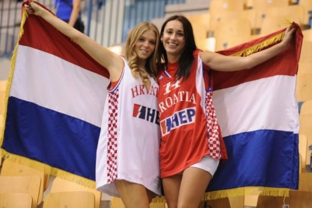 Ευρωμπάσκετ 2013: Όμορφο θέαμα στις κερκίδες (photos)