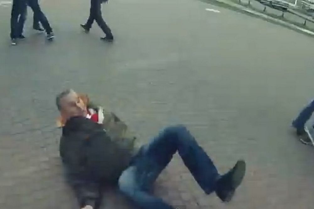 Ζενίτ Αγίας Πετρούπολης: Οπαδός πλακώνει στο «ξύλο» τους πάντες! (video)