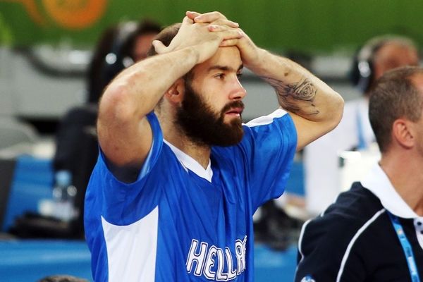 Βασίλη θα μιλήσεις;