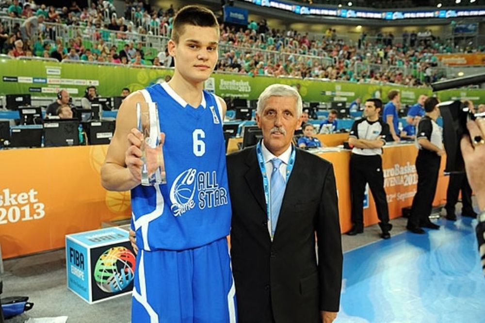 Ευρωμπάσκετ: Έτσι καρφώνουν οι μικροί! (video)