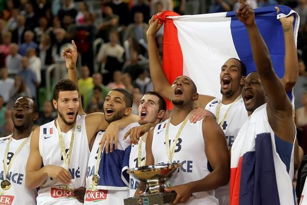 Ευρωμπάσκετ 2013: Ψηλά η γαλλική σημαία (video+photos)