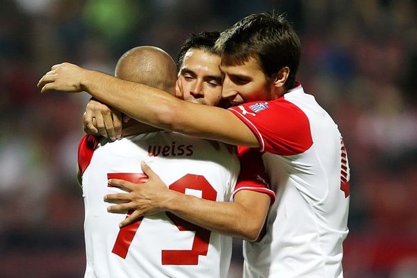 Σώμα στη Νέα Σμύρνη, μυαλό στο Βέλγιο, 2-0 ο Ολυμπιακός (photos)