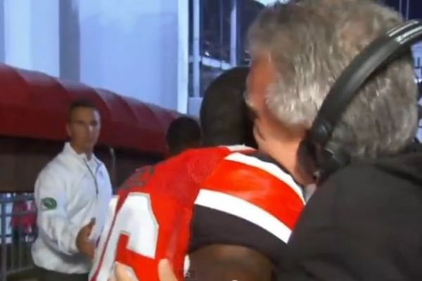 Η συγκινητική κίνηση σε δημοσιογράφο που έχασε την κόρη του (video)