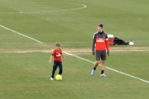 Ο Μπέκαμ και οι γιοι του, παίζουν μπάλα με Ιμπραϊμοβιτς και Σίλβα (video)