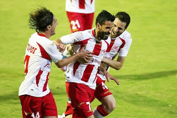 Football League: Σαρωτικοί Βόλος και Κέρκυρα