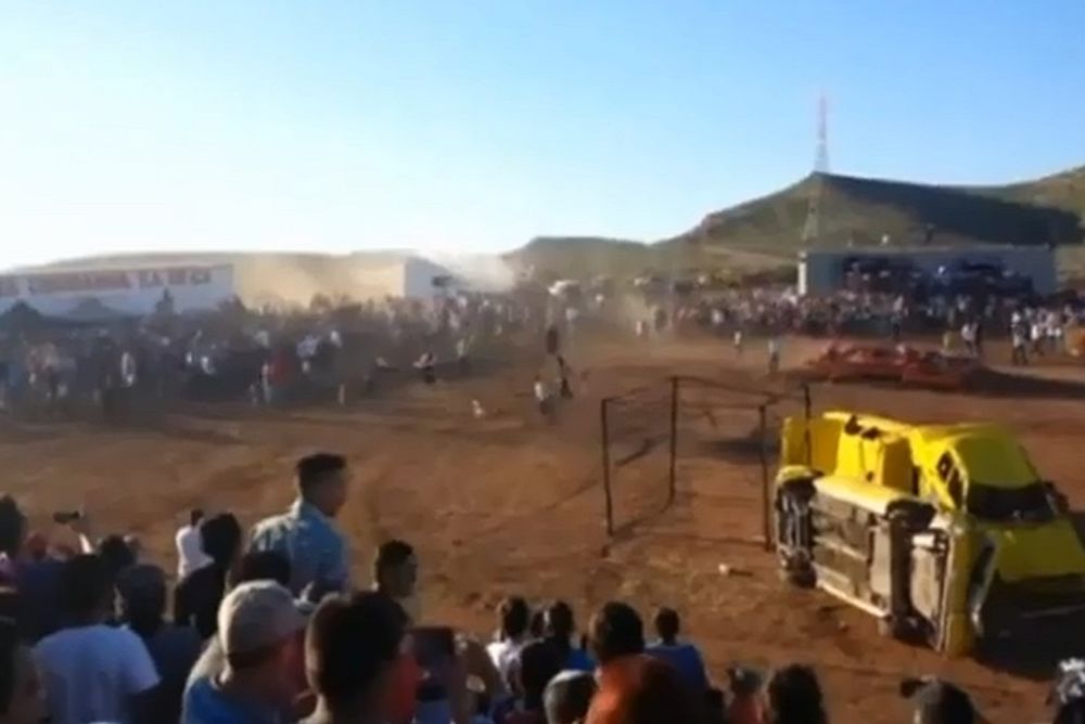 Οκτώ νεκροί και δεκάδες τραυματίες από… ανεξέλεγκτη νταλίκα! (video)