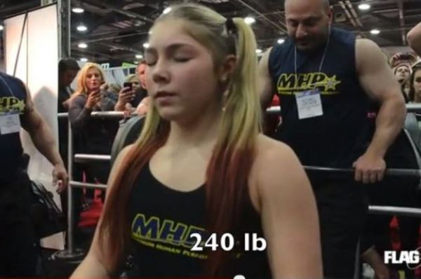  Απίστευτο! 13χρονη κοπέλα σηκώνει 110 κιλά! (βίντεο) 