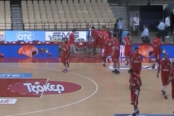 Ολυμπιακός: Η είσοδος στο ΣΕΦ (video)