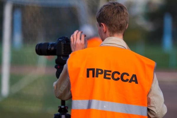 Φωτογράφος διέκοψε παιχνίδι για καλύτερες λήψεις! (video)