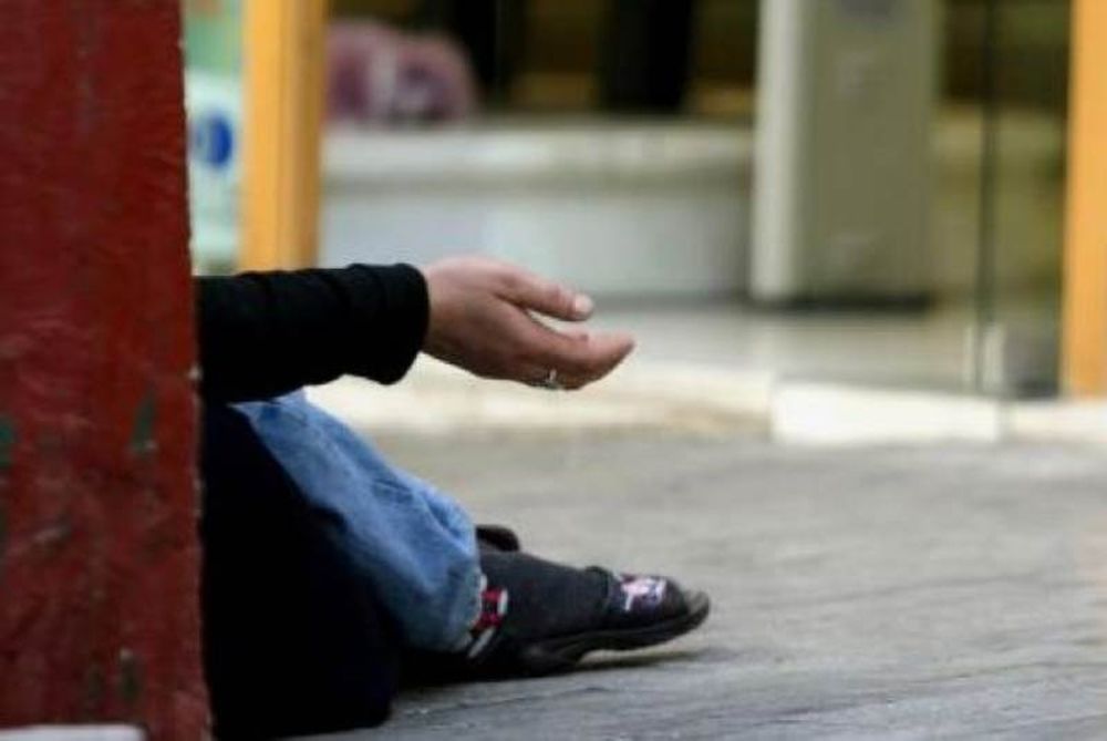 «Έβγαλαν» 100 ευρώ κάνοντας τους κωφούς στο Κολωνάκι