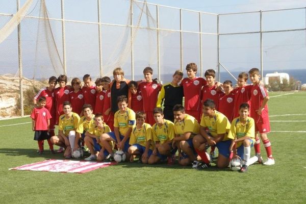 Όμορφες ποδοσφαιρικές στιγμές στην Κίμωλο, με τη συνδρομή... της Μήλου (photos)