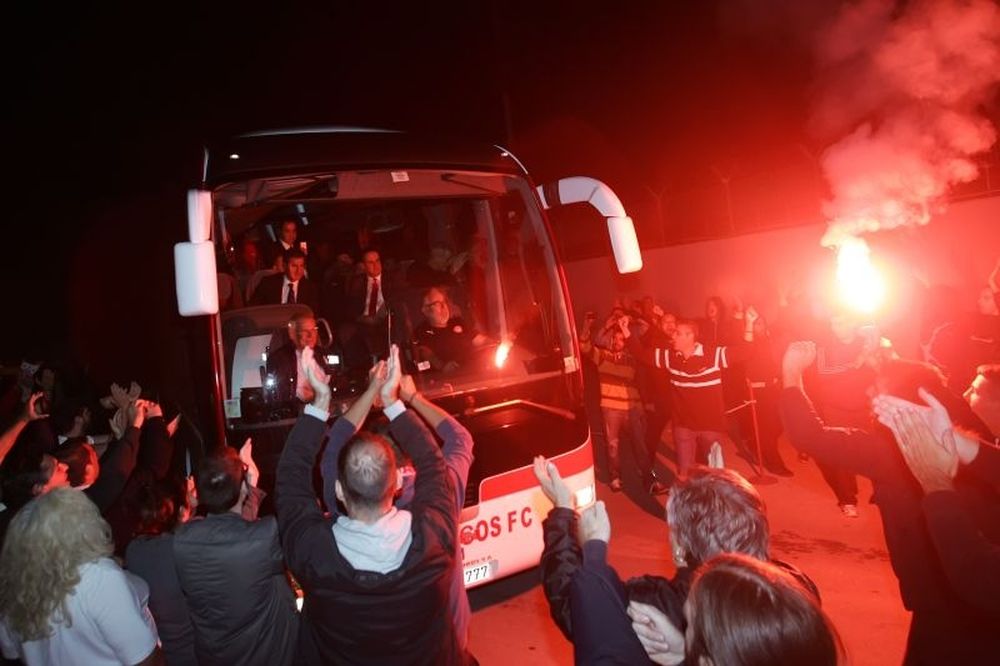 Onsports TV: Η αναχώρηση του Ολυμπιακού (video)