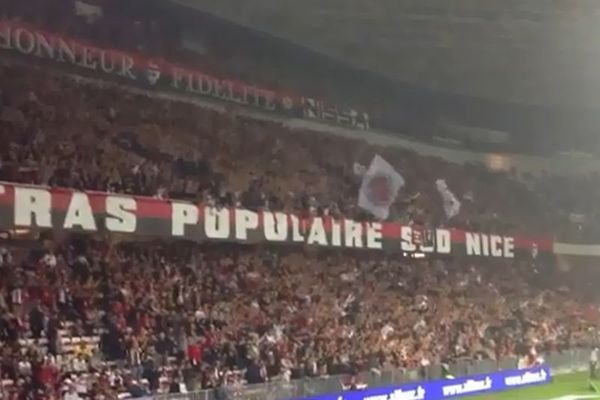 To «χόρτο μαγικό» των οπαδών της Νις (videos)
