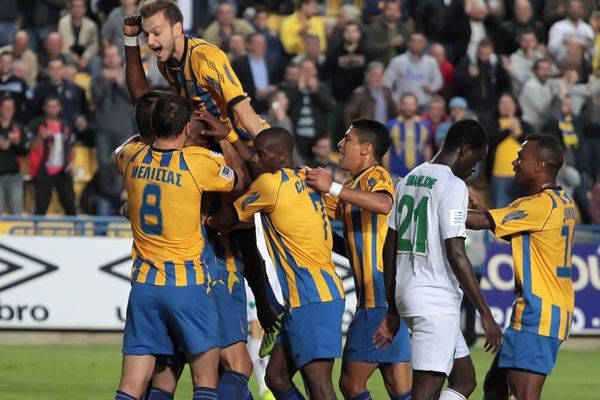 Super League: «Φορτσάρουν» τρεις, βυθίζεται η Βέροια…