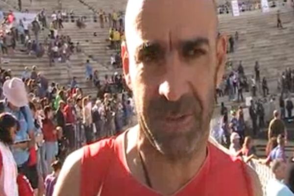 31ος Κλασικός Μαραθώνιος Αθήνας: Ένας δρομέας στο Onsports (video)