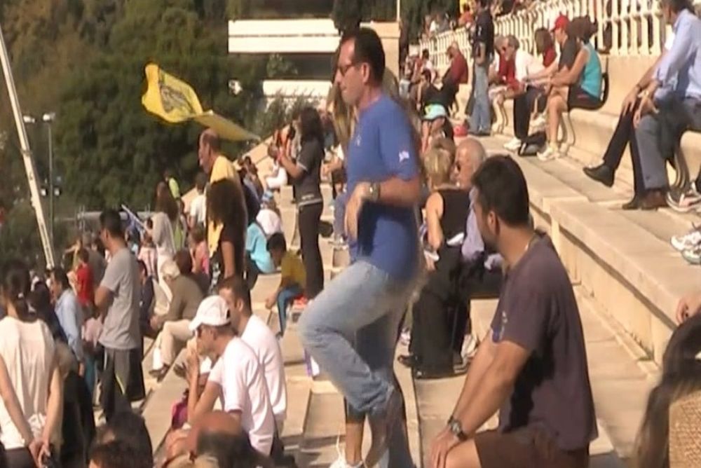 31ος Κλασικός Μαραθώνιος Αθήνας: Χόρεψαν συρτάκι! (video)