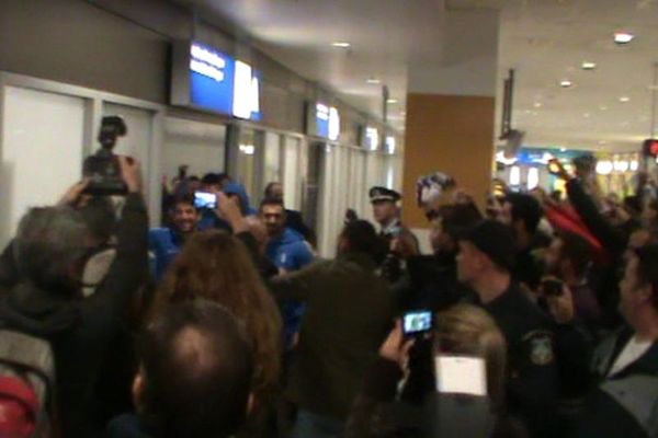 Onsports TV: Η άφιξη των Ελλήνων θριαμβευτών (video)