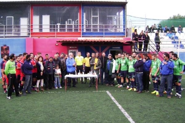 Μπαρτσελόνα Μονοφατσίου: Φιλοξενία με ρακές και γεύμα, παρά τα... οκτώ