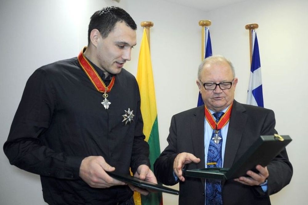 Οι Λιθουανοί τίμησαν τον Ματσιούλις (video+photos)