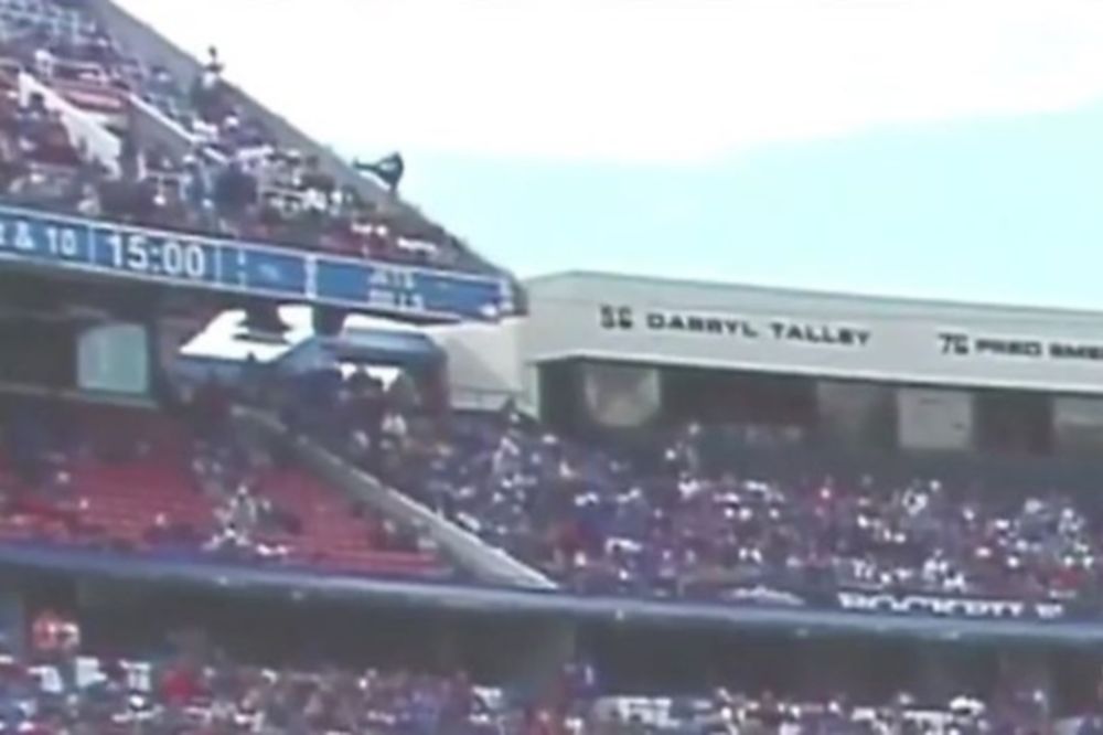 NFL: Άλμα θανάτου από φίλαθλο