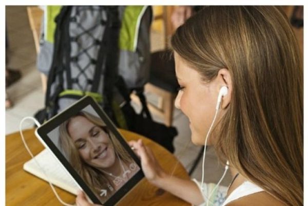 Για όλα φταίνε τα social media;Το 65% των γυναικών δεν βρίσκουν χρόνο για φίλους