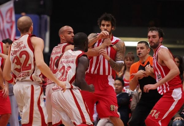 Top 10 καβγάδων: Το ξύλο βγήκε από το... μπάσκετ (photos+videos)