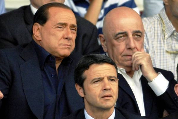 Μπερλουσκόνι: «Δεν φεύγει ο Γκαλιάνι»